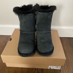 UGG Size 2 Bailey Bow Black Boots